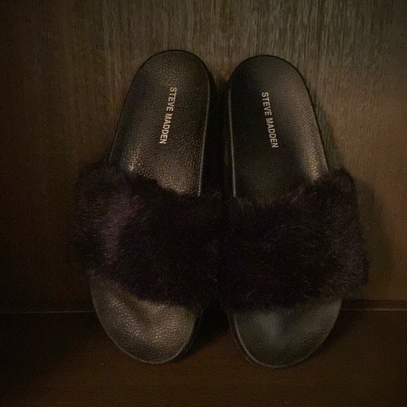 Steve Madden Fuzzy Slides - Picture 2 of 4